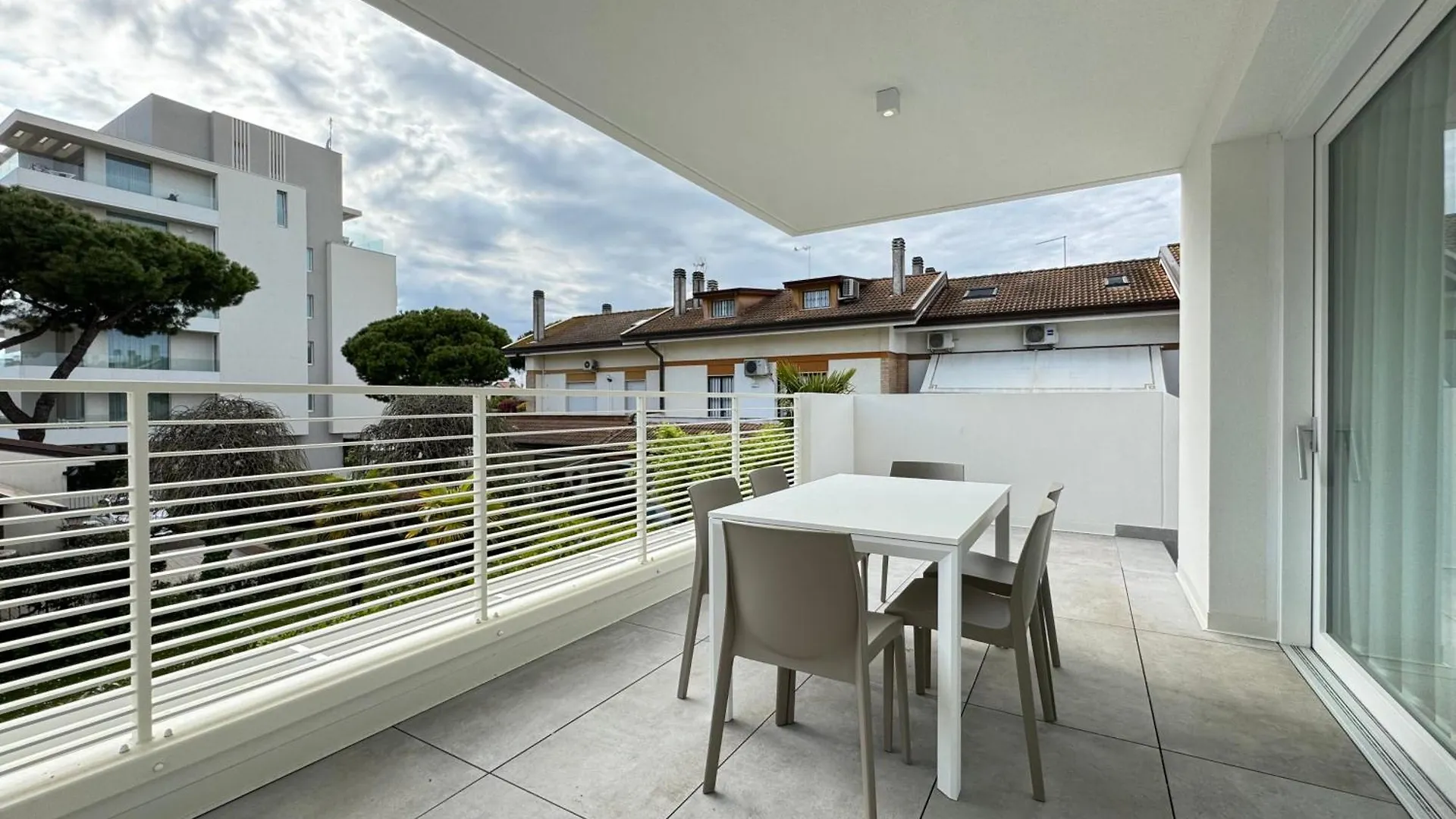 J Eight Family Apartments - Carraro Immobiliare Jesolo 0*, Lido di Jesolo Italien